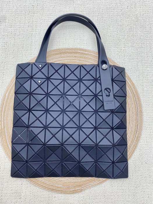 Issey Miyake BagTypeTote geometric design soft material Beige 01A