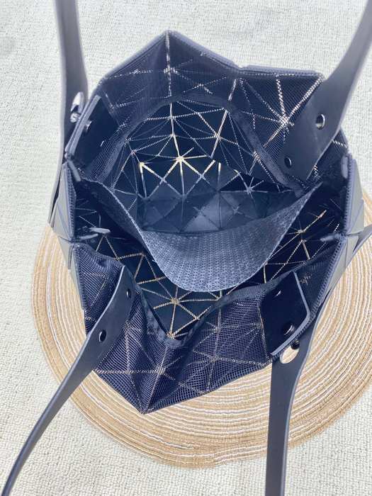 Issey Miyake BagTypeTote geometric design soft material Beige 01A