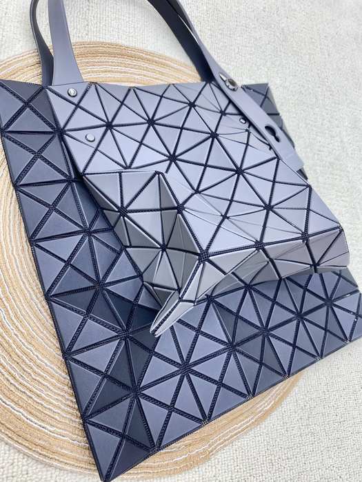 Issey Miyake BagTypeTote geometric design soft material Beige 01A