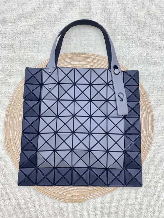 Issey Miyake BagTypeTote geometric design soft material Beige 01A
