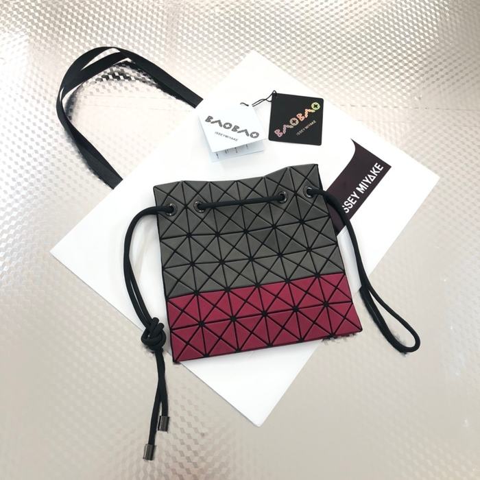 Issey Miyake BagTypeTote geometric design tote Black 01A