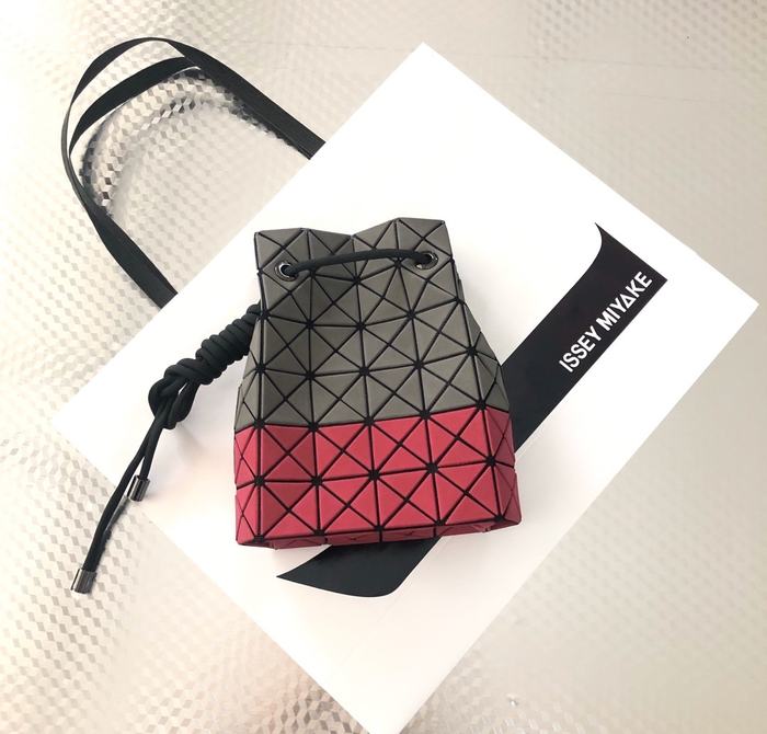 Issey Miyake BagTypeTote geometric design tote Black 01A