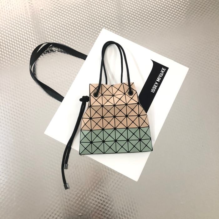 Issey Miyake BagTypeTote geometric design tote Black 01A