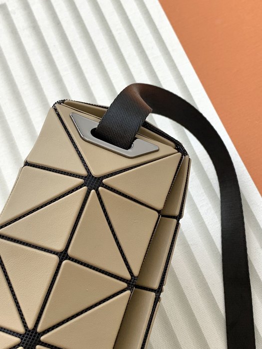 Issey Miyake BagTypeTote geometric design tote Tan 01A