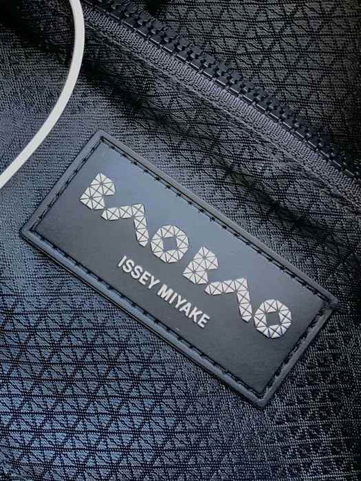 Issey Miyake BagTypeTote geometric design tote Tan 01A