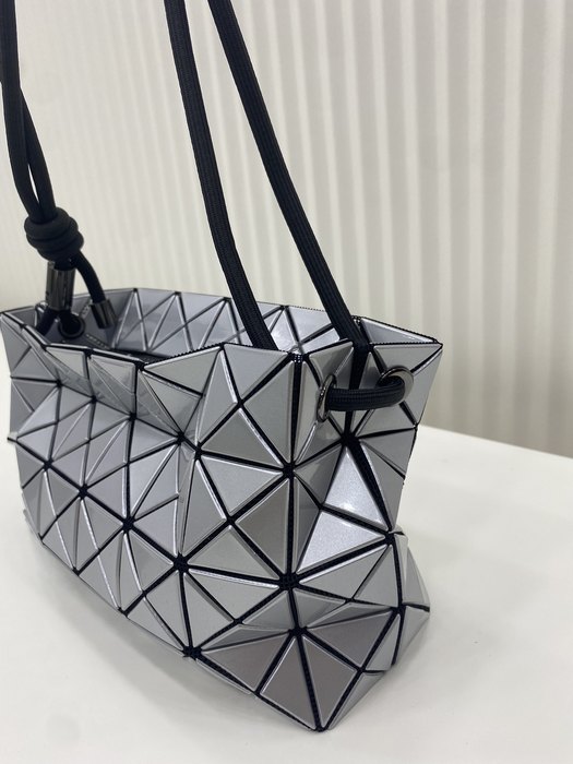 Issey Miyake BagTypeTote geometric design tote White 01A 2