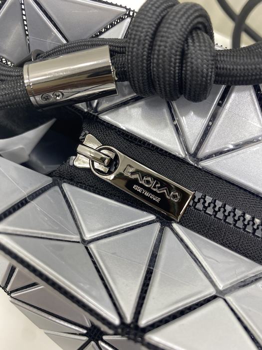 Issey Miyake BagTypeTote geometric design tote White 01A 2