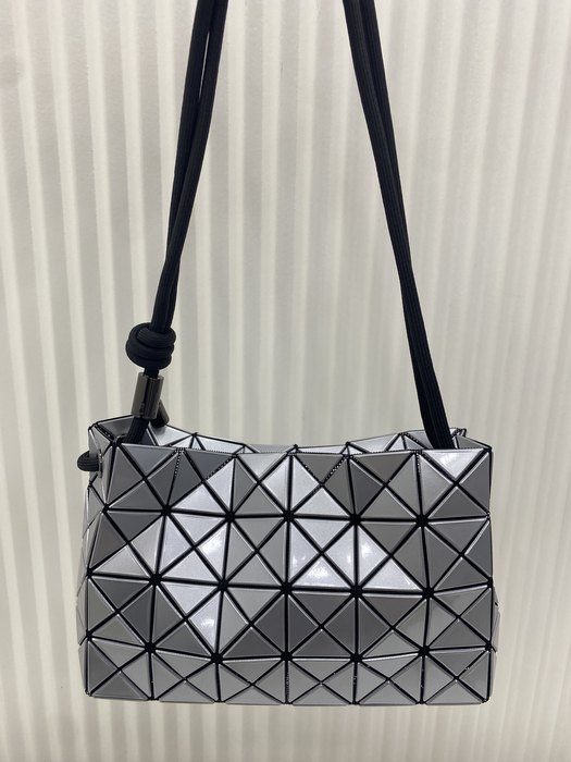 Issey Miyake BagTypeTote geometric design tote White 01A 2
