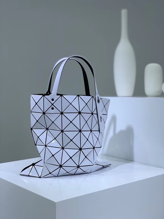 Issey Miyake BagTypeTote geometric design tote White 01A