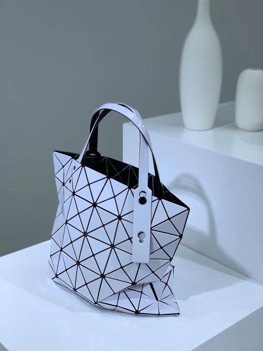 Issey Miyake BagTypeTote geometric design tote White 01A