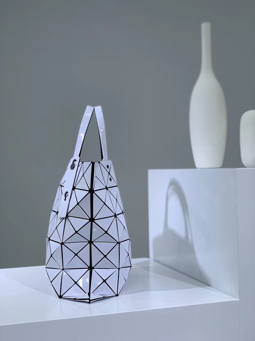 Issey Miyake BagTypeTote geometric design tote White 01A