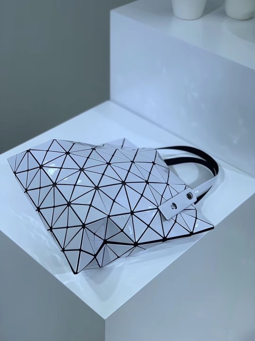 Issey Miyake BagTypeTote geometric design tote White 01A