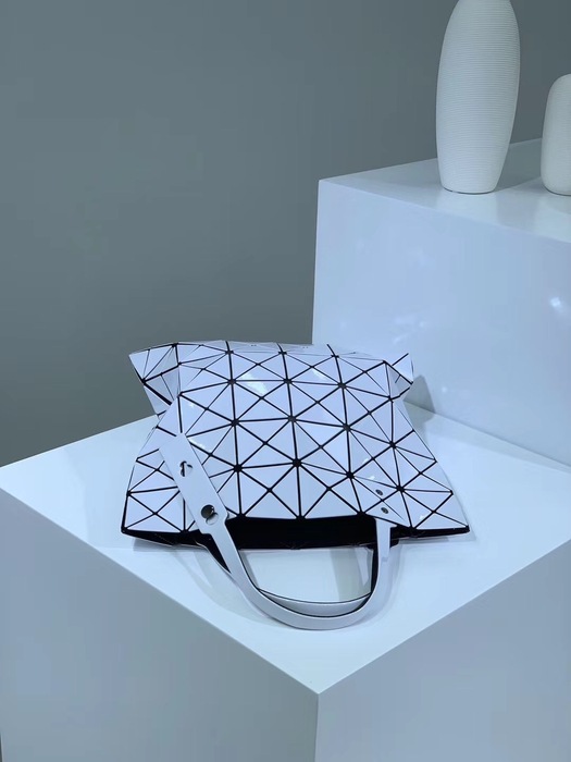 Issey Miyake BagTypeTote geometric design tote White 01A