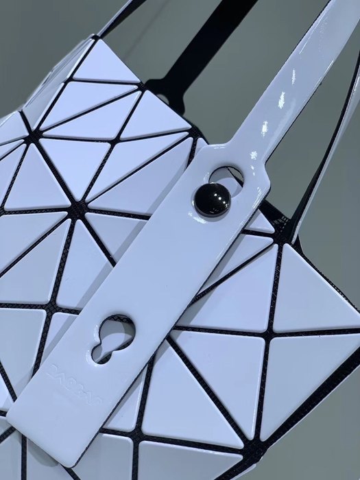 Issey Miyake BagTypeTote geometric design tote White 01A