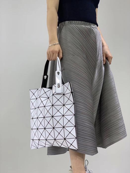 Issey Miyake BagTypeTote geometric design tote White 01A