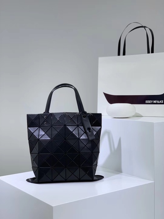 Issey Miyake BagTypeTote geometric design tote White 01A