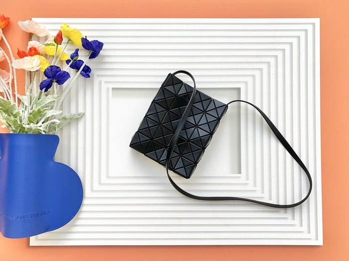 Issey Miyake BagTypeTote geometric design tote bag Black 01A 2