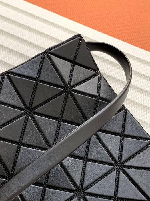 Issey Miyake BagTypeTote geometric design tote bag Black 01A 2