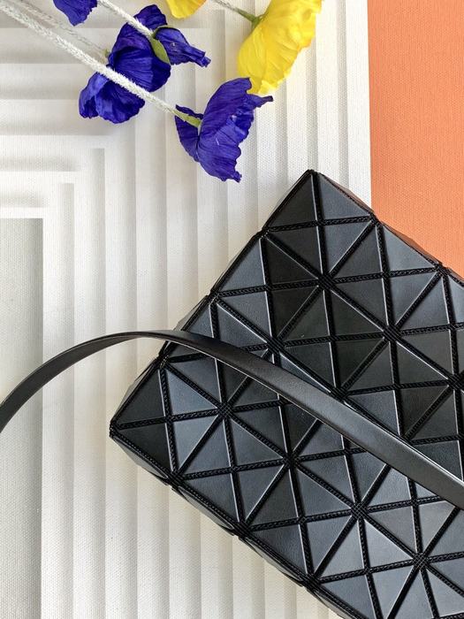 Issey Miyake BagTypeTote geometric design tote bag Black 01A 2