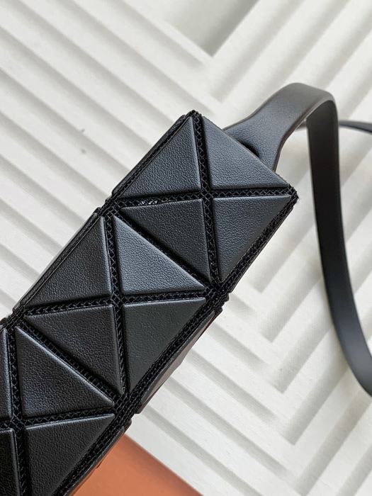 Issey Miyake BagTypeTote geometric design tote bag Black 01A 2