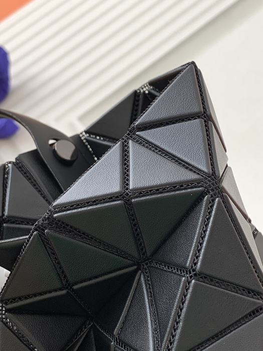 Issey Miyake BagTypeTote geometric design tote bag Black 01A 2