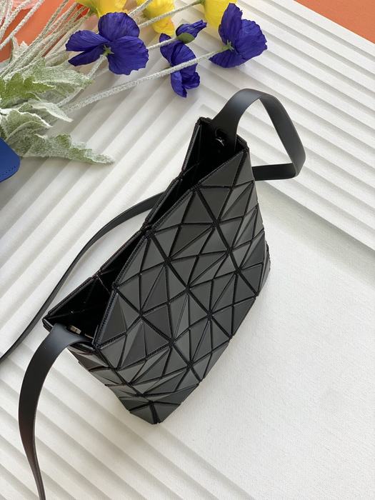 Issey Miyake BagTypeTote geometric design tote bag Black 01A 2