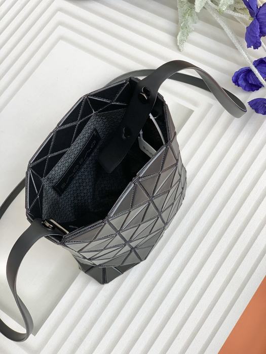 Issey Miyake BagTypeTote geometric design tote bag Black 01A 2