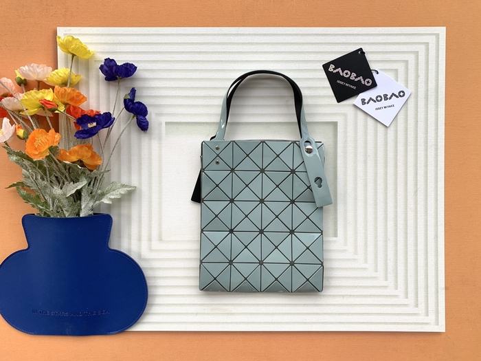 Issey Miyake BagTypeTote geometric design tote bag Burgundy 01A