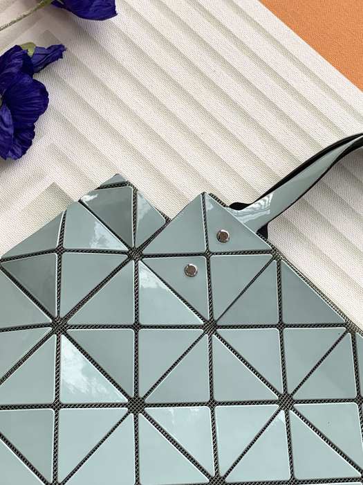 Issey Miyake BagTypeTote geometric design tote bag Burgundy 01A