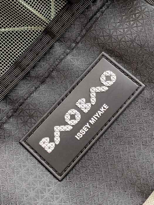 Issey Miyake BagTypeTote geometric design tote bag Burgundy 01A