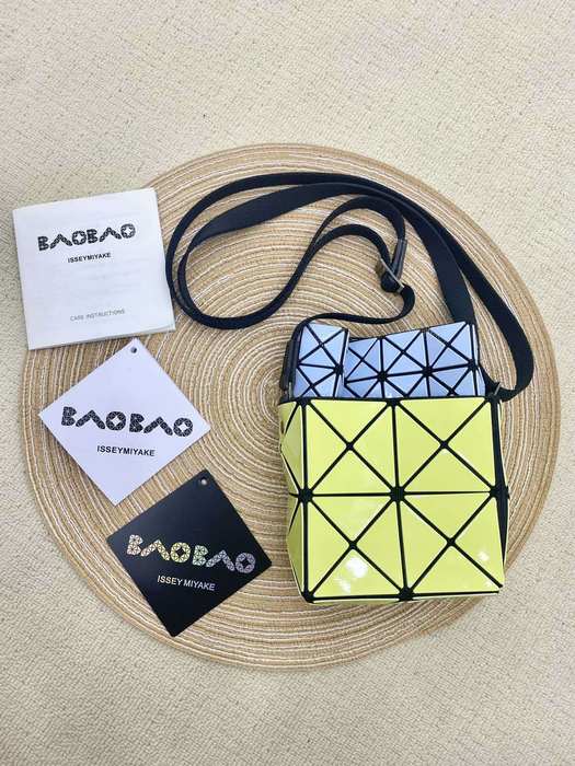 Issey Miyake BagTypeTote geometric design tote bag Green 01A