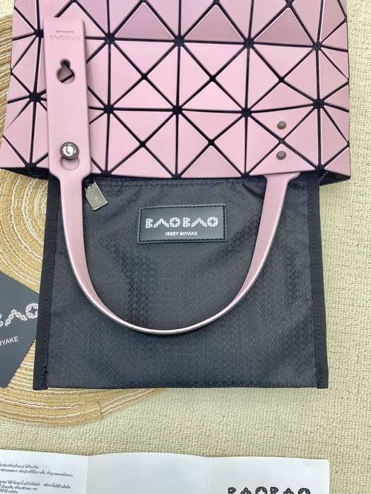 Issey Miyake BagTypeTote geometric design tote bag Grey 01A