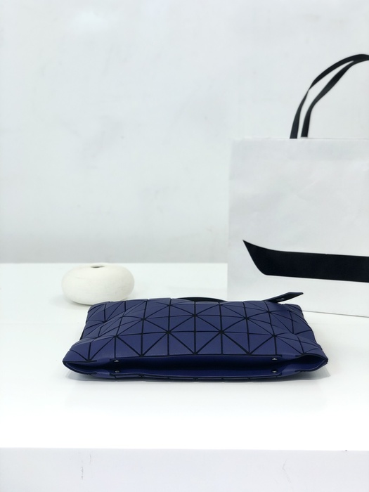Issey Miyake BagTypeTote geometric design tote bag Navy 01A