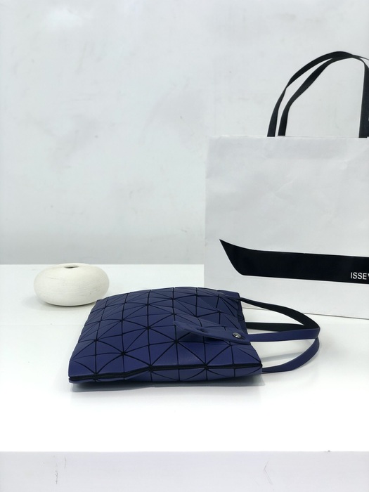 Issey Miyake BagTypeTote geometric design tote bag Navy 01A