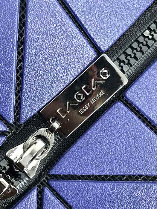 Issey Miyake BagTypeTote geometric design tote bag Navy 01A