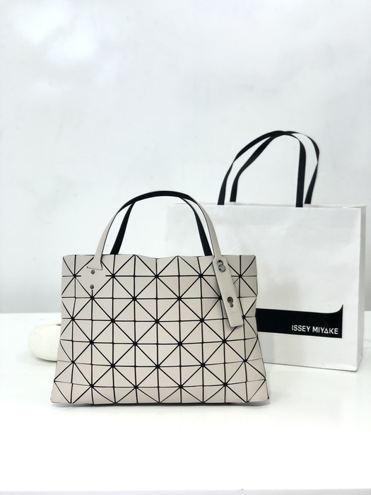 Issey Miyake BagTypeTote geometric design tote bag Navy 01A