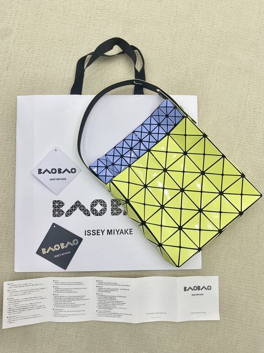 Issey Miyake BagTypeTote geometric design tote bag Orange 01A