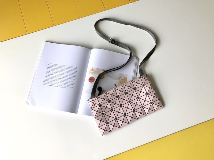 Issey Miyake BagTypeTote geometric design tote bag Pink 01A 2