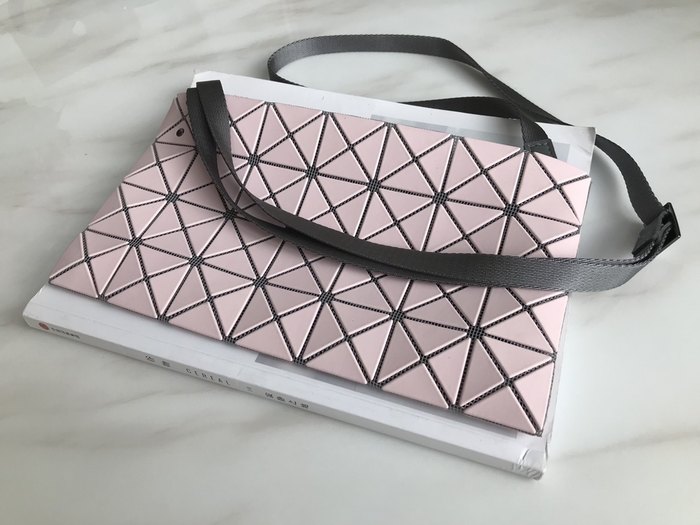 Issey Miyake BagTypeTote geometric design tote bag Pink 01A 2