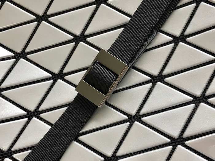 Issey Miyake BagTypeTote geometric design tote bag White 01A