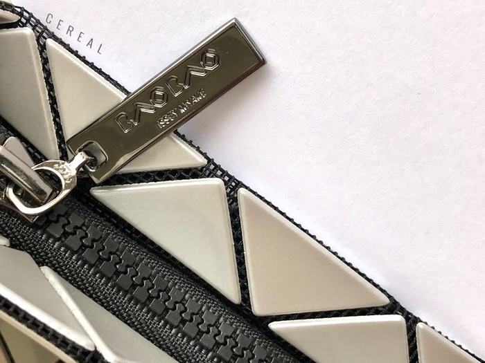 Issey Miyake BagTypeTote geometric design tote bag White 01A