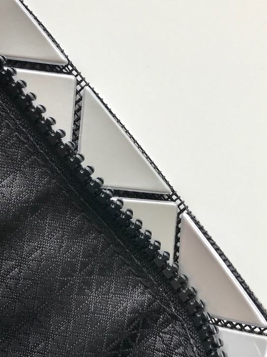 Issey Miyake BagTypeTote geometric design tote bag White 01A