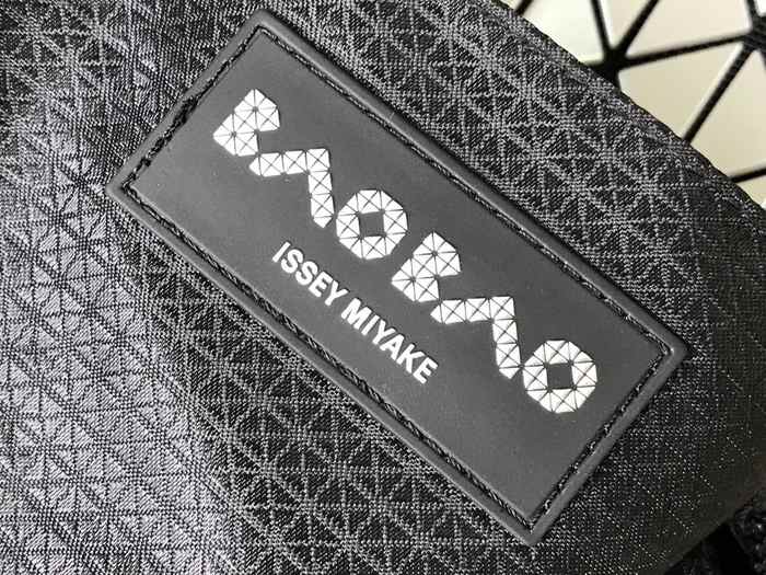 Issey Miyake BagTypeTote geometric design tote bag White 01A