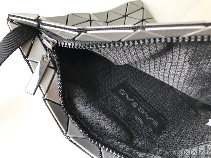 Issey Miyake BagTypeTote geometric design tote bag White 01A