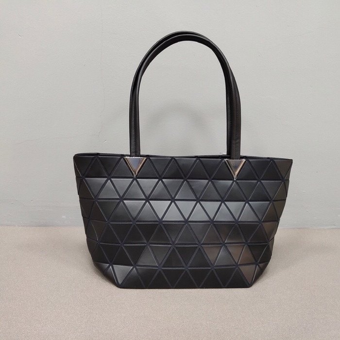 Issey Miyake BagTypeTote geometric design with structured form Beige 01A