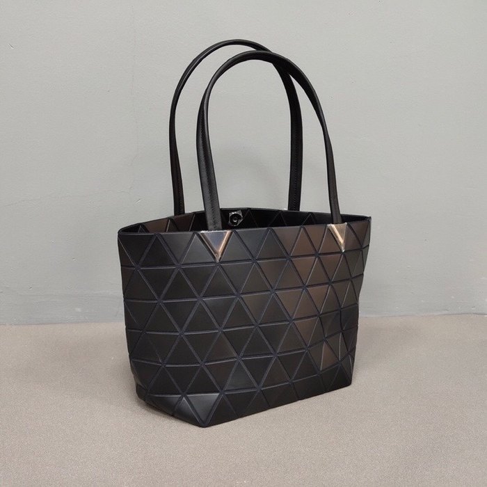 Issey Miyake BagTypeTote geometric design with structured form Beige 01A