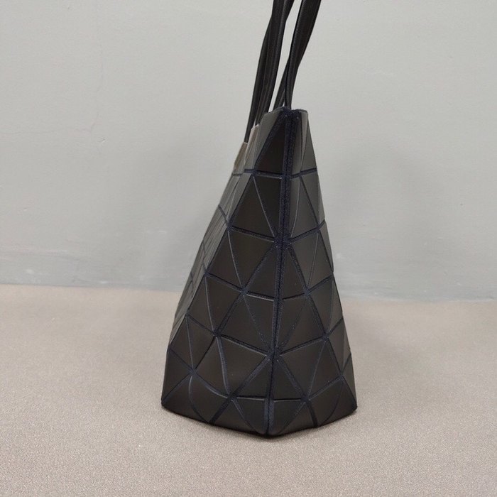 Issey Miyake BagTypeTote geometric design with structured form Beige 01A