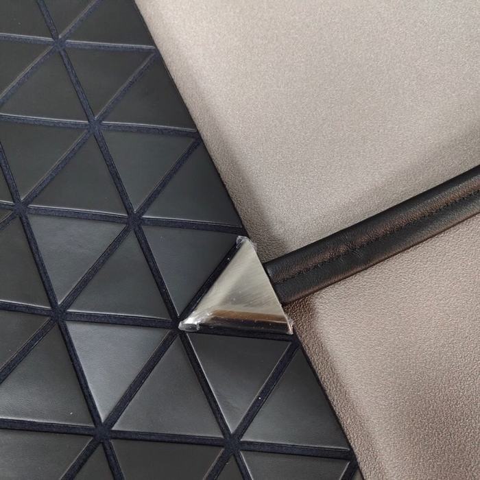 Issey Miyake BagTypeTote geometric design with structured form Beige 01A