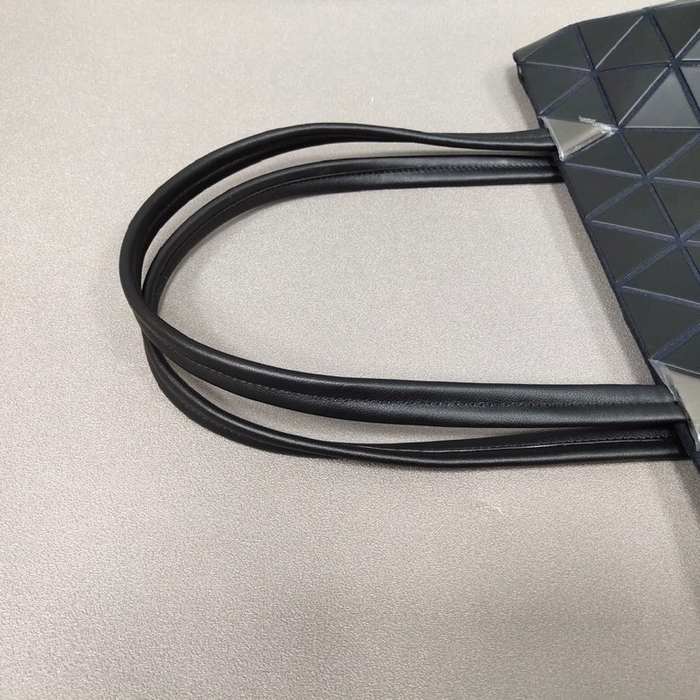 Issey Miyake BagTypeTote geometric design with structured form Beige 01A