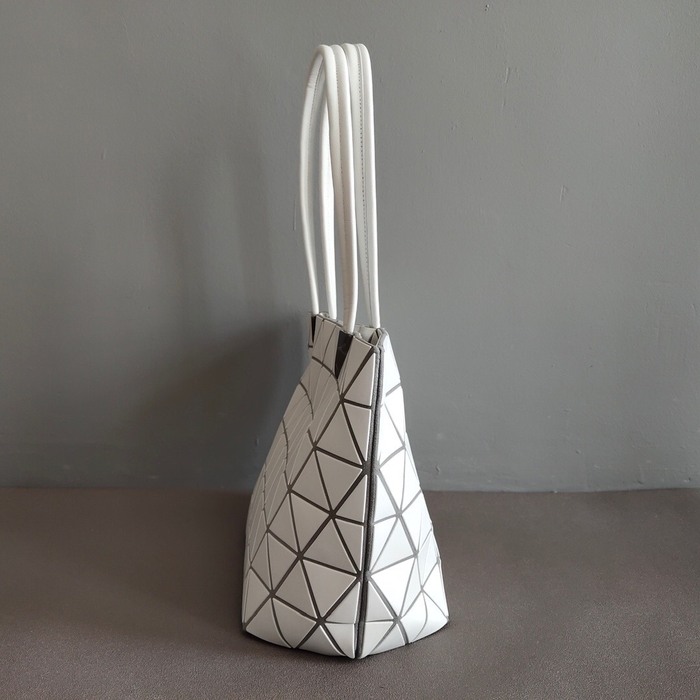Issey Miyake BagTypeTote geometric design with structured form Beige 01A